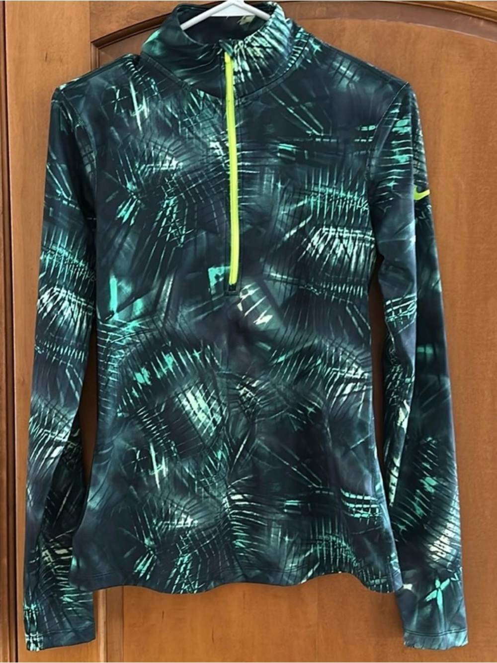 Nike Pro Dri-FIT Women's Half Zip Palm Print Pullover Top Size M